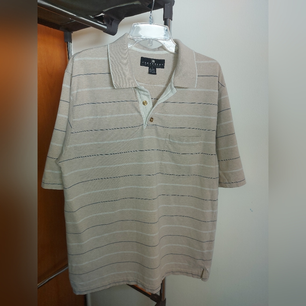 Mens golf shirt by Consensus Sportswear, size Large, EUC